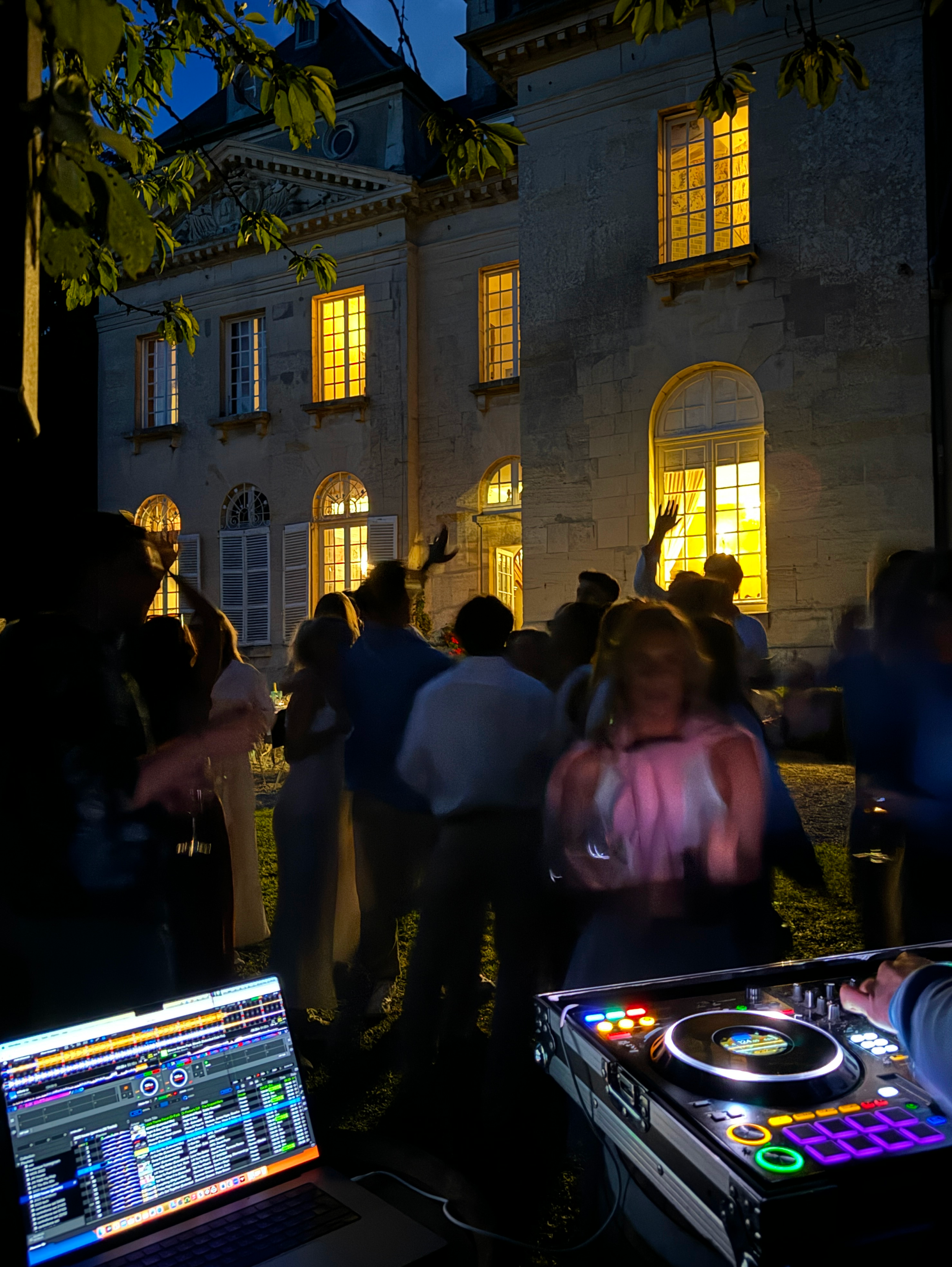 CHATEAU CLUB